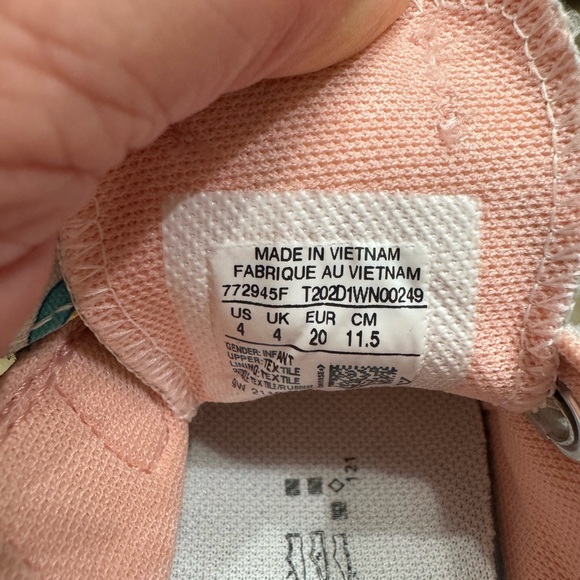 Converse AllStars sneakers toddler size 4 - Picture 3 of 5